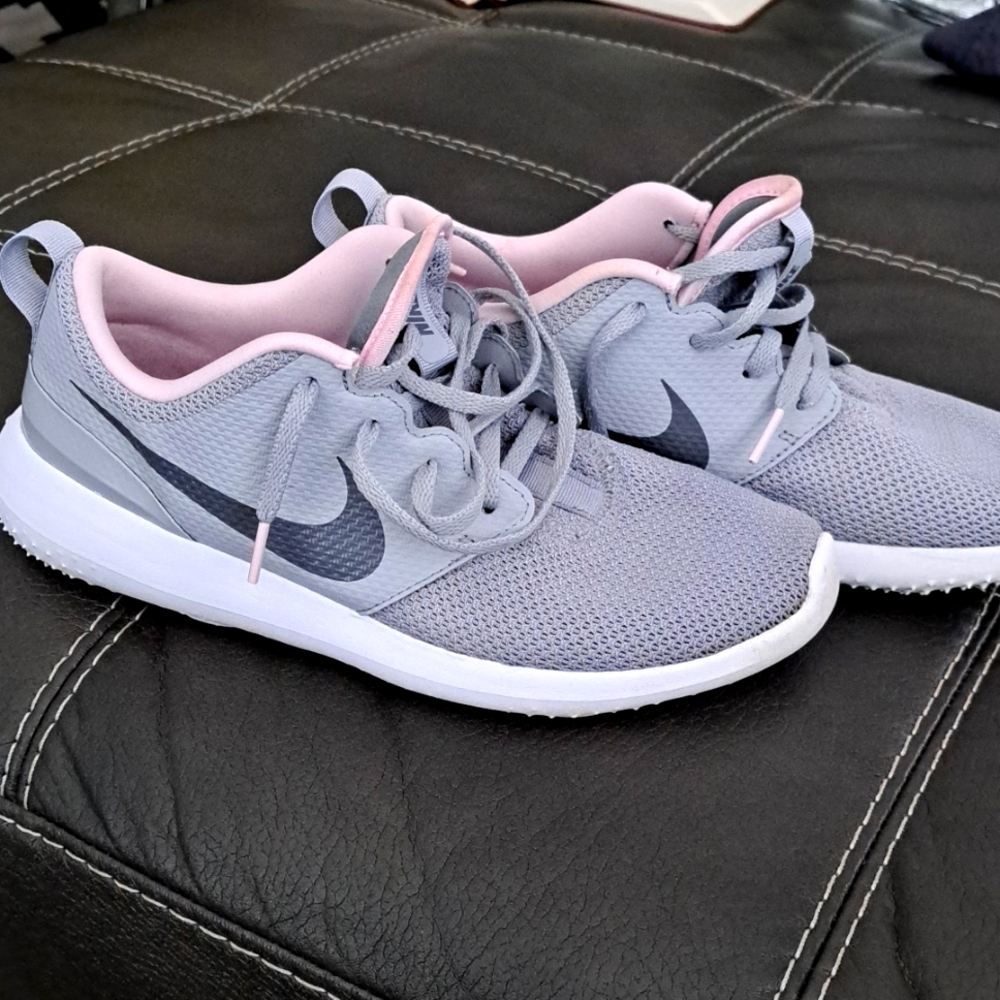 Nike Women's Athletic Shoes Gray with Pink Accent
